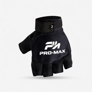 Guante hockey PRO-MAX negro con logo blanco Detalle agarre guante PRO-MAX en stick Guante PRO-MAX ajuste ergonómico en mano Jugador usando guante hockey PRO-MAX